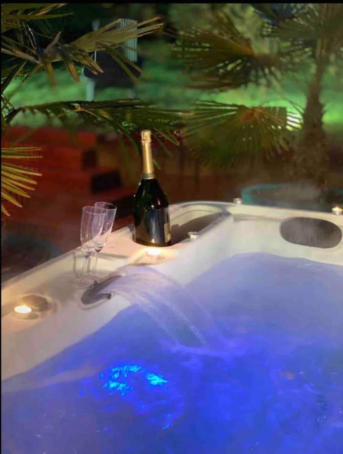 Le Jacuzzi De Marie Ll Tourcoing Exterior foto